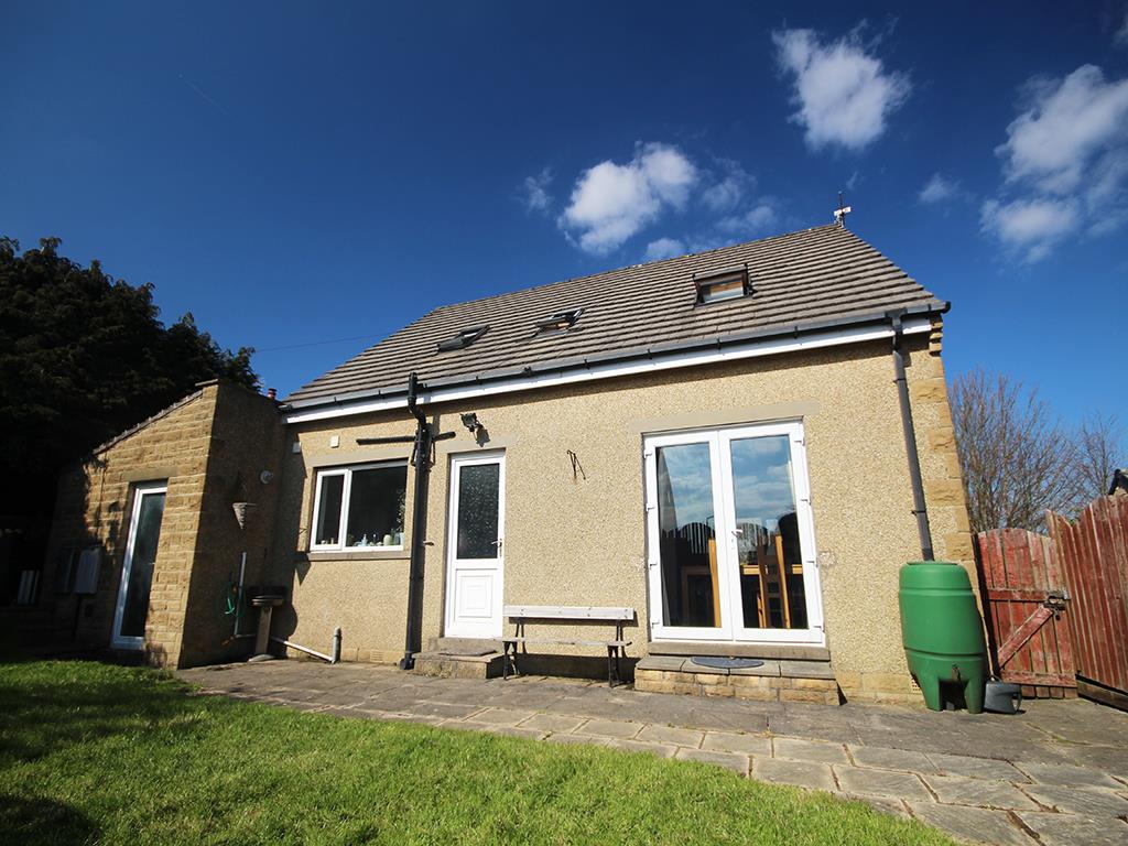 4 bedroom detached house For Sale in Earby - IMG_2464.jpg